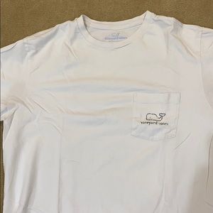 Vineyard vines whit T-shirt worn once